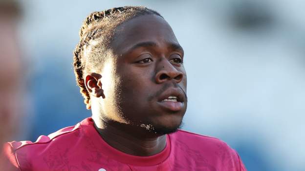 Swansea reject offers for Obafemi and Whittaker