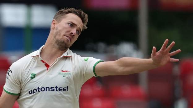 Will Davis: Leicestershire fast bowler signs new County contract