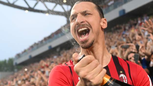 Zlatan Ibrahimovic: AC Milan striker signs one-year contract extension