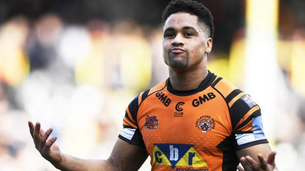 Castleford Tigers 28-14 St Helens: Derrell Olpherts crosses twice to down  Super League champions