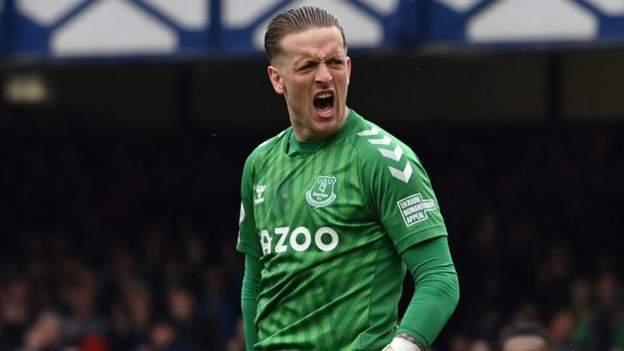 Everton 1-0 Chelsea: 'Pickford's saves have kept their dreams alive'