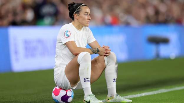 <div>Euro 2022: England defender Lucy Bronze's inspiring letter to herself</div>