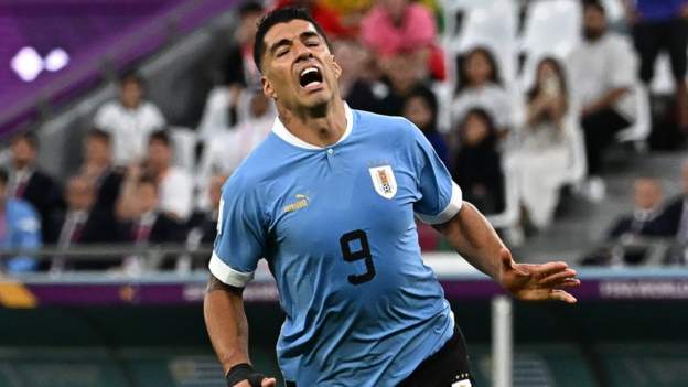 Uruguay beat Ghana but both teams knocked out