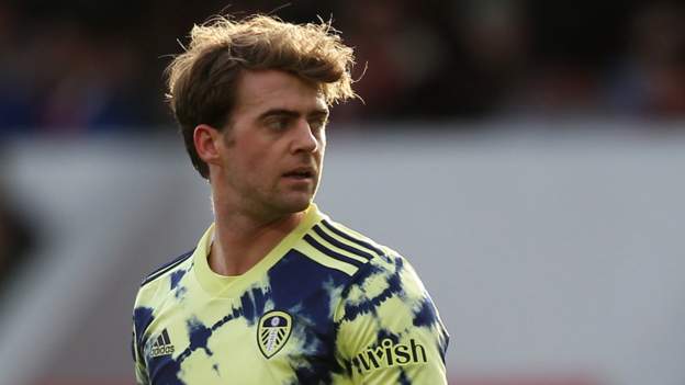 <div>Leeds: Patrick Bamford a 'joke' for criticising Jesse Marsch tactics - Chris Sutton</div>