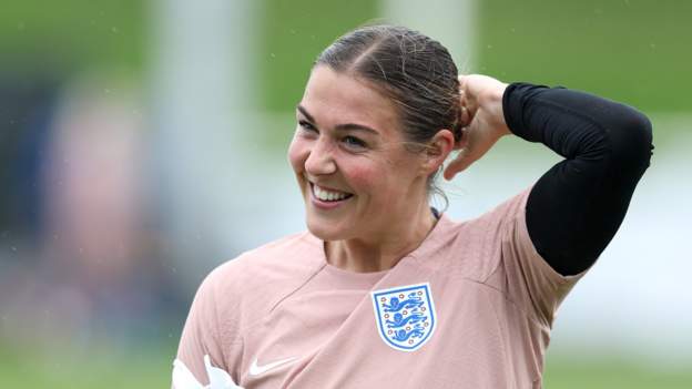 Mary Earps: Goalkeeper wins England Lionesses Player of the Year award