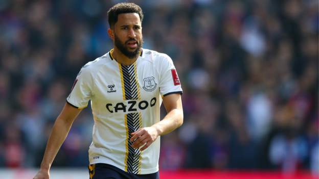 Andros Townsend: Luton Town sign former Everton winger