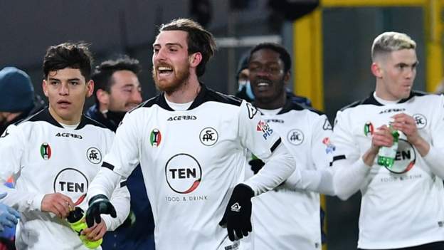 leaders-milan-stunned-by-minnows-spezia
