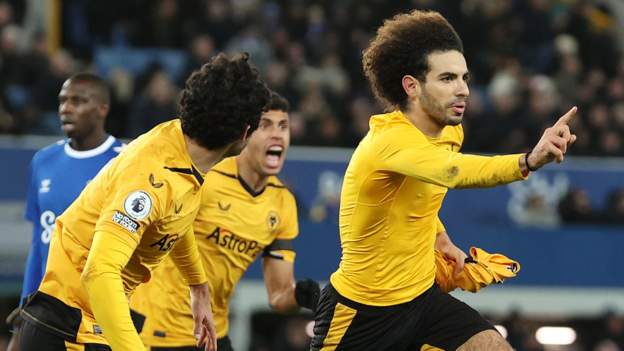 Everton 1-2 Wolverhampton Wanderers: Dramatic late winner for visitors