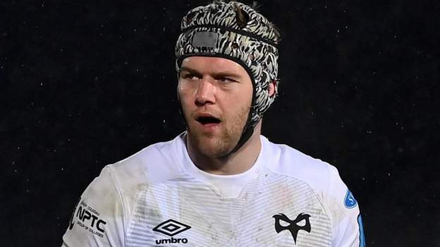 Dan Lydiate: Veteran Wales flanker signs one-year Ospreys contract extension