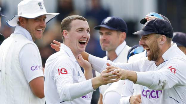 ‘Even without trying, England produce compelling Test’