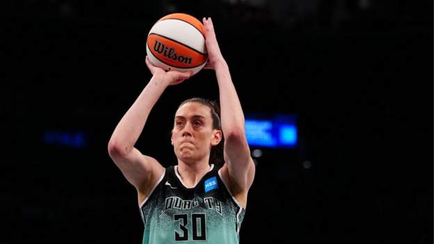 Stewart breaks single season WNBA points record