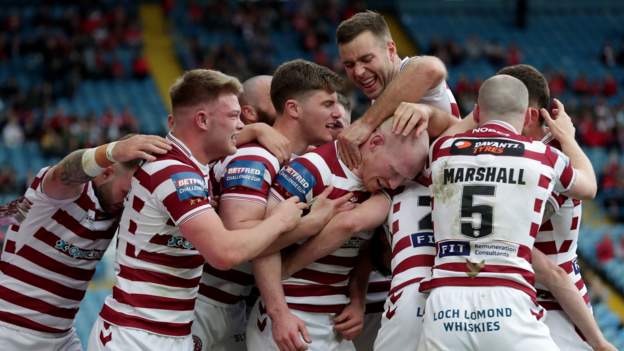 Challenge Cup semi-final: Wigan Warriors 20-18 St Helens - Holders beaten in thriller