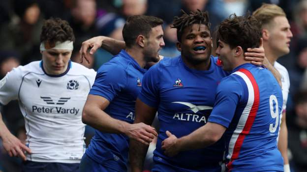 Unbeaten visitors earn stunning six-try win