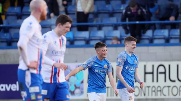 Linfield held by Glenavon as Cliftonville beat Coleraine