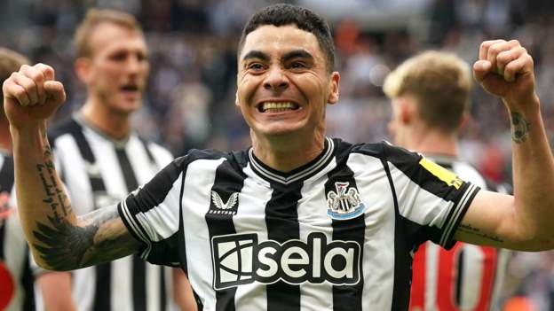 Newcastle United 2-0 Burnley: Magpies comfortably beat winless Clarets