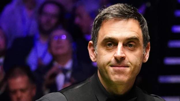 World Snooker Championship 2022: Ronnie O'Sullivan leads Judd Trump in final