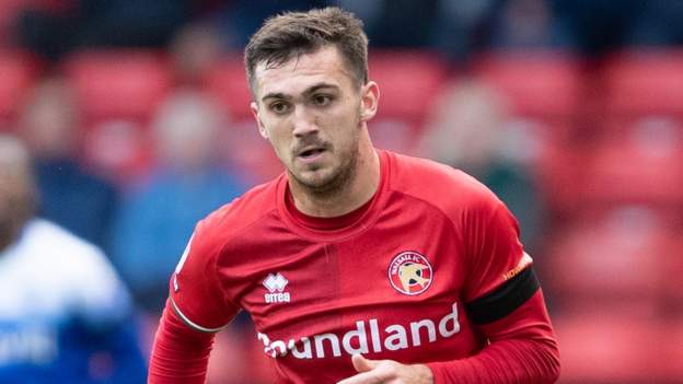 Oisin McEntee: Walsall midfielder signs new deal until 2025 - BBC Sport