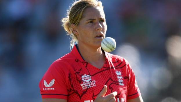 Copa Mundial Femenina T20: Inglaterra impulsada por el regreso de Katherine Sciver-Brunt antes de la semifinal
