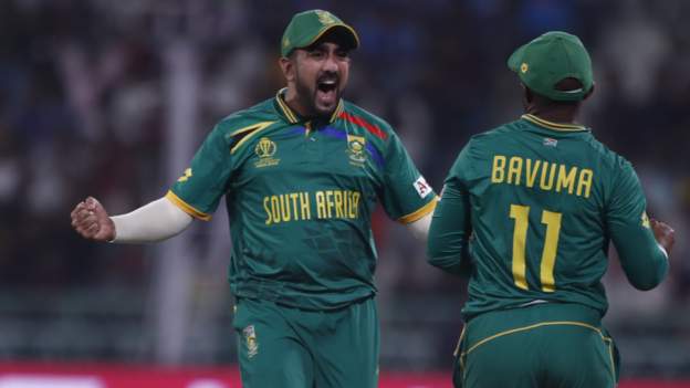 South Africa trounce woeful Australia at World Cup