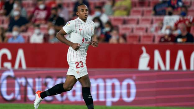 Jules Kounde: Sevilla stand firm over transfer fee for defender wanted by Chelse..