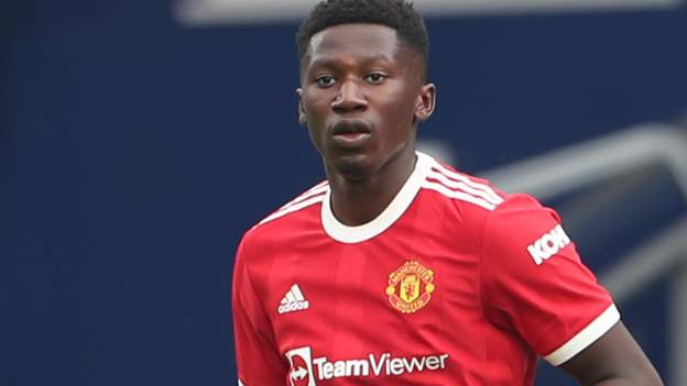 Hull sign Man Utd defender Bernard