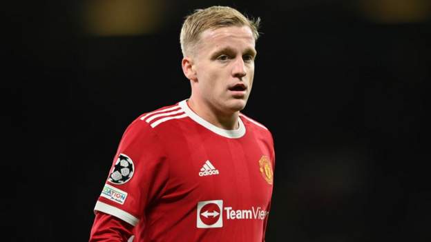 Everton: Donny van de Beek set to sign on loan from Manchester United