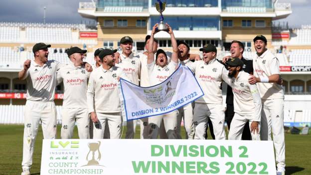 Campeonato del condado: Nottinghamshire gana el título de la División 2 después de vencer a Durham