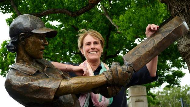 Belinda Clark: Australia legend becomes first female cricketer to have statue
