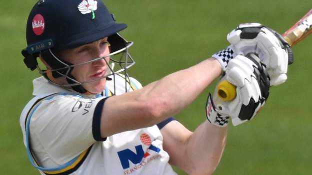 Yorkshire need six wickets to beat Gloucestershire