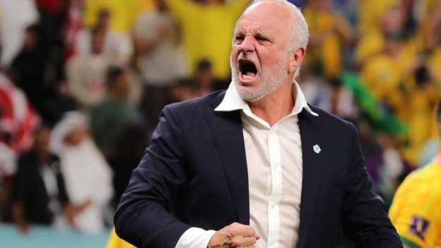 Graham Arnold: Australia coach to stay with Socceroos until 2026