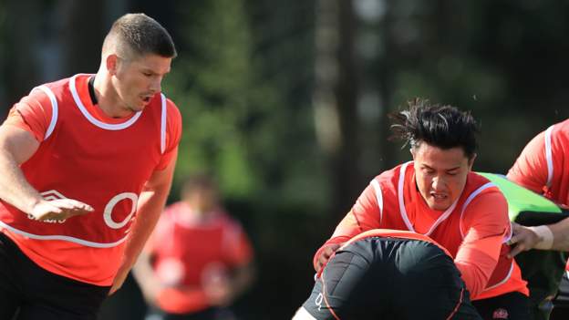 <div>Owen Farrell says he would 'love' to help Marcus Smith develop</div>