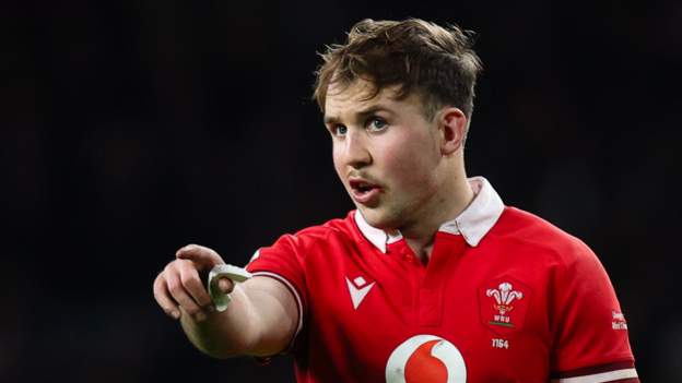 Wales fly-half Lloyd learning Test rugby lessons