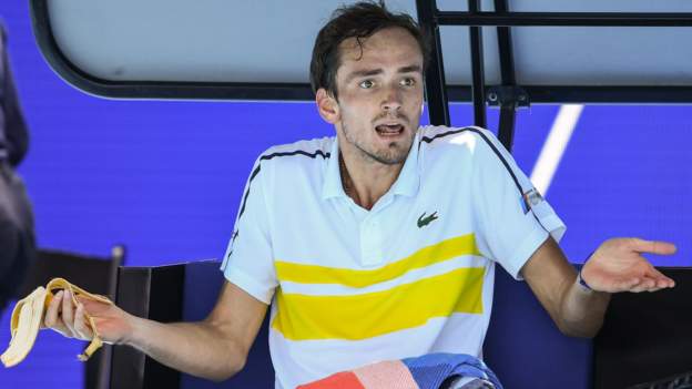 Australian Open Daniil Medvedev Wins Despite Coach Walking Out Bbc Sport