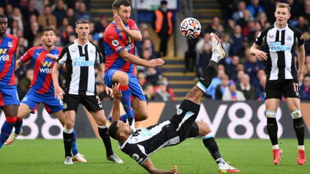 Crystal Palace 1-1 Newcastle: Callum Wilson overhead kick rescues point for Grae..