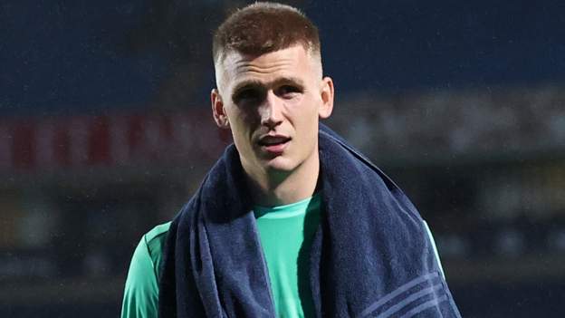 Cardiff boss Bulut defends goalkeeper Runarsson