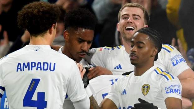 Leeds beat Norwich to maintain promotion push