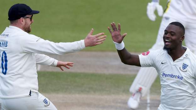 Robinson and Seales haul Sussex towards victory-ZoomTech News