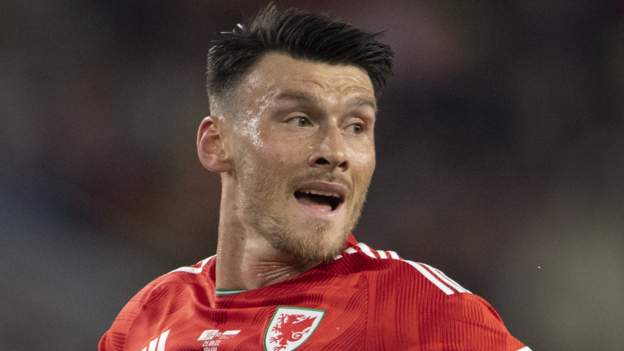 World Cup 2022: Wales striker Kieffer Moore 'can't wait' to put England out of W..