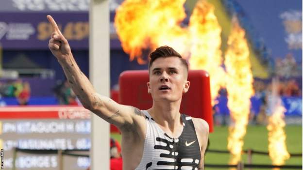 Ingebrigsten breaks own European 1500m record