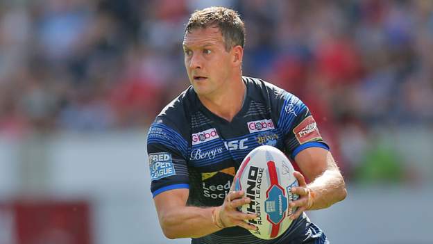 Danny McGuire: Hull KR sign Leeds Rhinos captain - BBC Sport