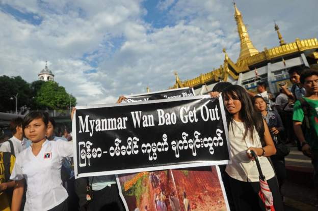ဝမ်ပေါင်ကနေ မြန်မာစစ်တပ် ဝင်ငွေတွေ ရနေတဲ့အတွက် ပိတ်ဆို့ရတာ ဖြစ်