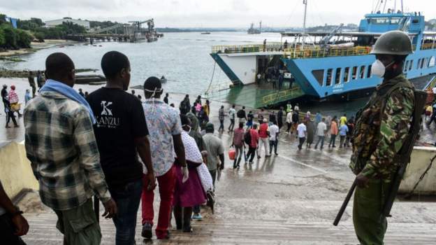 Kenyan woman throws her infant into the ocean