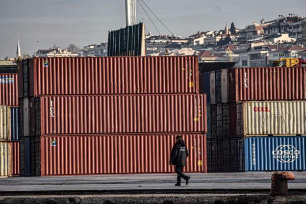 Dış ticaret açığı Nisan’da yıllık yüzde 44 arttı