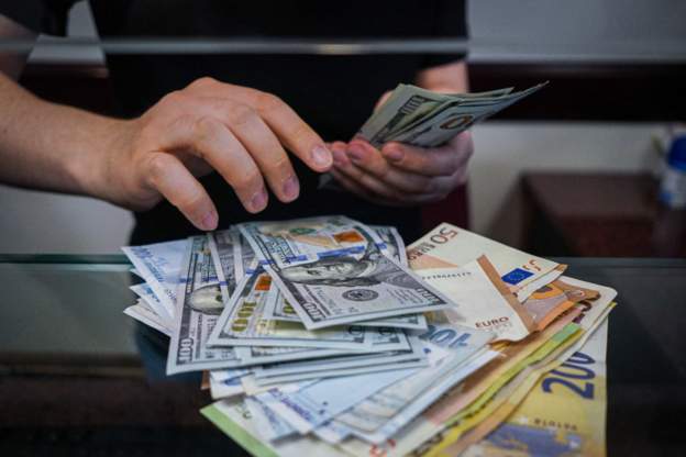 Faiz kararı sonrası Dolar/TL kuru 25’i aştı
