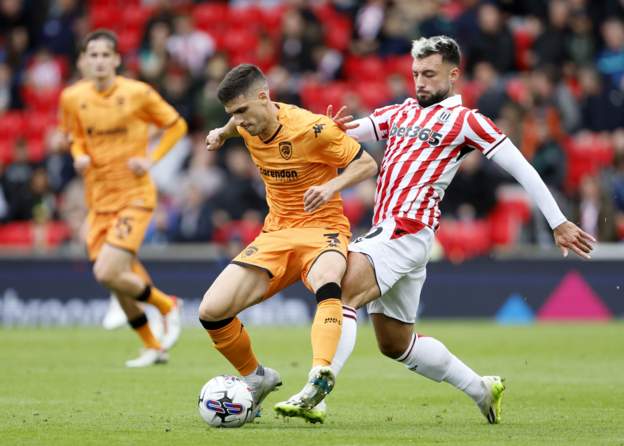 Hull's Ruben Vinagre takes on Stoke's Sead Haksabanovic