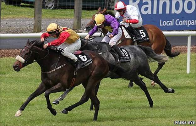 Shane Foley on Banksters Bonus wins the 2011 Ulster Derby