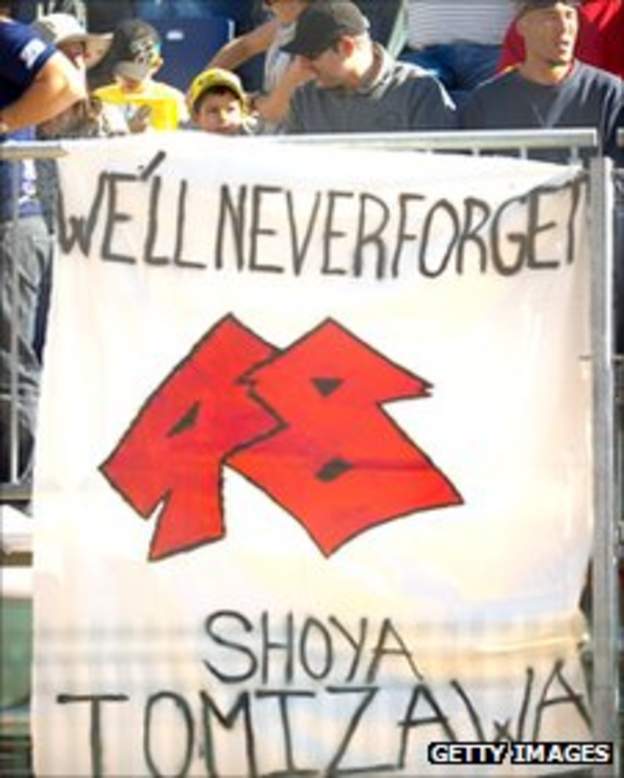 Banner commemorating Tomizawa