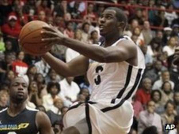 Chris Paul gets past Dwyane Wade, left, and LeBron James on his way to score during the Chris Paul All Star Pick-Up basketball game between NBA players in Winston-Salem, NC - 1 October 2011