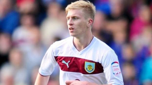 Burnley defender Ben Mee sidelined by knee injury - BBC Sport