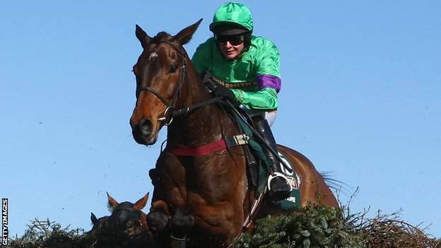 Liam Treadwell rides Mon Mome to victory in the 2009 Grand National